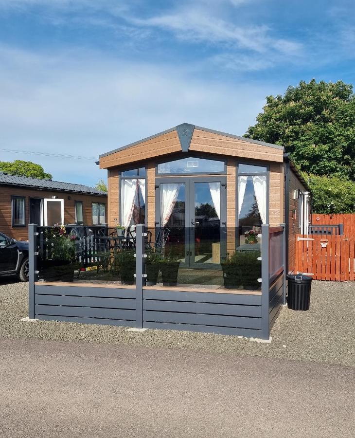 Kimadalyn Villa Forfar Exterior photo